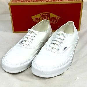 Van’s “Off the Wall, Authentic” Men’s True White Canvas Shoes
